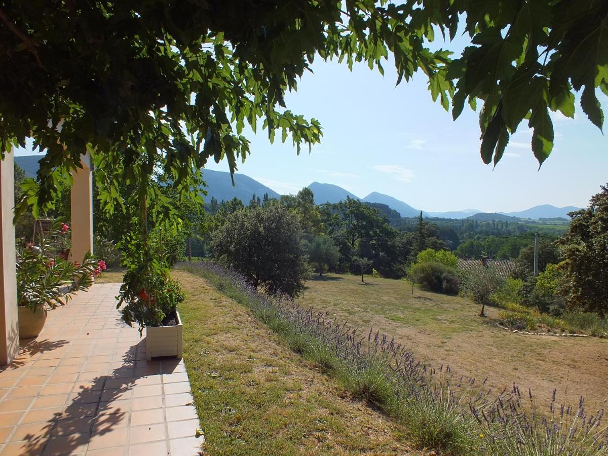 Une Ronce Sous Le Figuier Rousset-les-Vignes Luaran gambar
